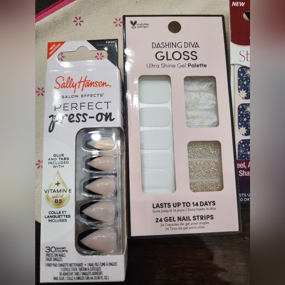 Set of Perfect Press-On Nails, 3 Sets Of Nail Strips, & Free Bag - Picture 4 of 9